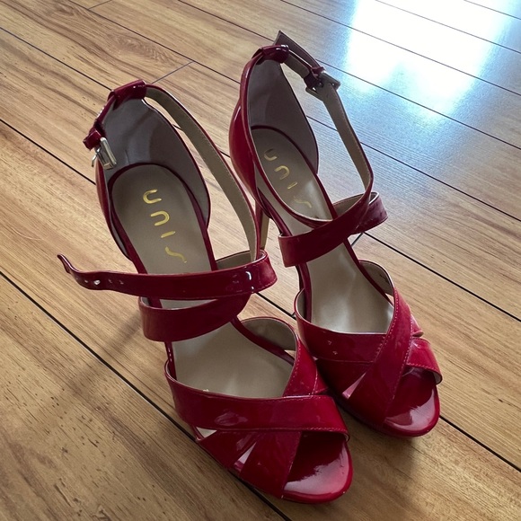 NWOT 🍒 red sandal heels (Unisa brand) - Picture 4 of 4